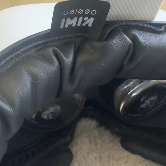 Quest 2 VR Headset - Wireless Virtual Reality Headset Only - Picture 4 of 8